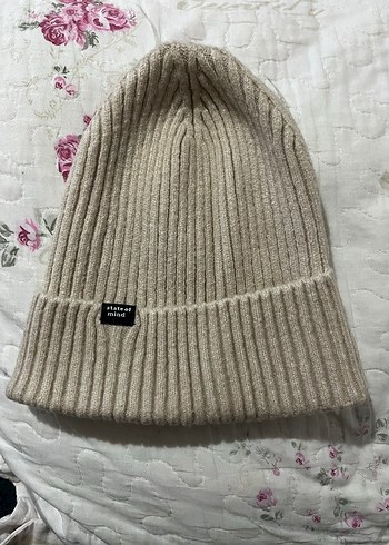 Bej ve Beyaz Triko Kadın Bere - Görsel 2