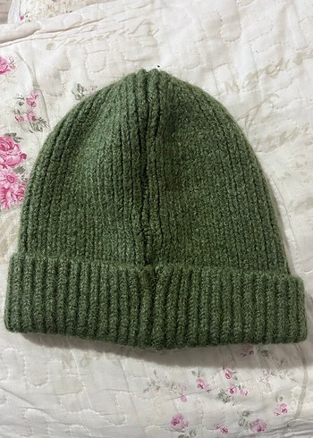 Gri ve Yeşil Kadın Örgü Bere - Görsel 3