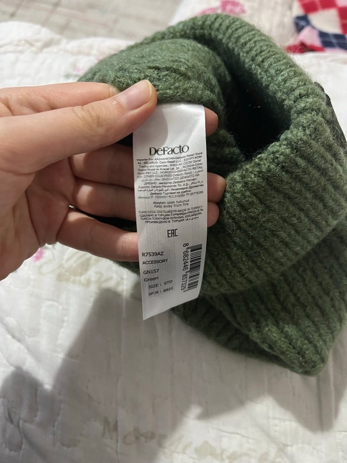 Gri ve Yeşil Kadın Örgü Bere - Görsel 4