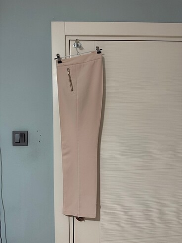 Önü dikişli pudra renk kumas boru paça pantolon