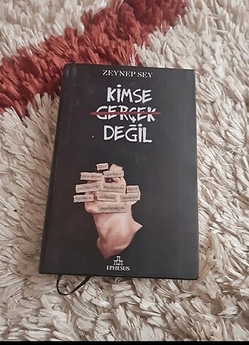 Kimse gerçek değil 
