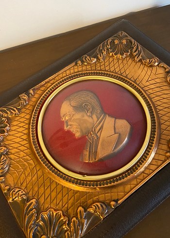 Beden Atatürk Kabartmalı Biyografi Kitabı