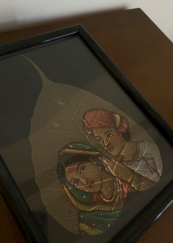 Bej Renkli Çerçeveli Yaprak Üzerine El Boyaması - Görsel 2