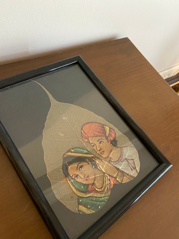 Bej Renkli Çerçeveli Yaprak Üzerine El Boyaması - Görsel 4