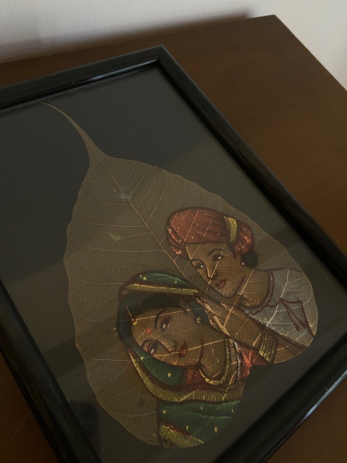 Bej Renkli Çerçeveli Yaprak Üzerine El Boyaması - Görsel 2