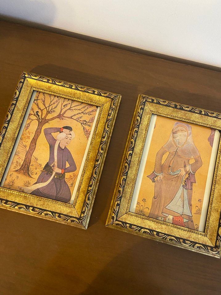 Altın Renk Çerçeveli İki Sanat Tablosu - Görsel 2