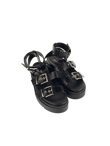 Bershka Bershka Sandalet %70 İndirimli.