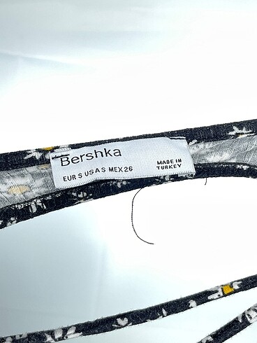 s Beden çeşitli Renk Bershka Kısa Elbise %70 İndirimli.