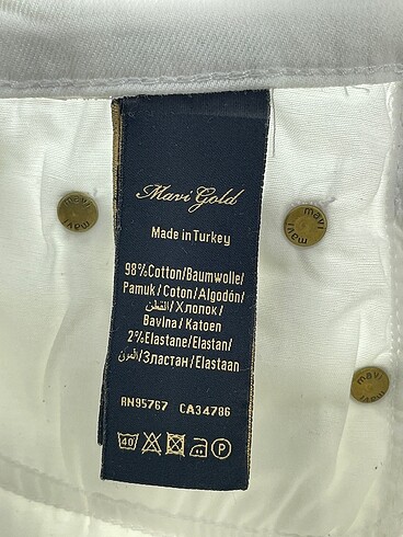 26 Beden beyaz Renk Mavi Jeans Jean / Kot Şort %70 İndirimli.