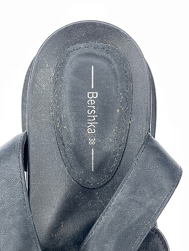 38 Beden siyah Renk Bershka Sandalet %70 İndirimli.