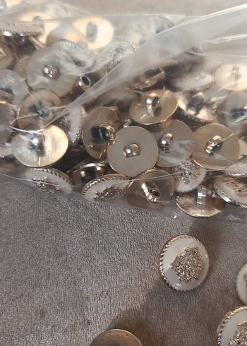 Altın Renkli Parlak Tırnak Süsleri - Görsel 3