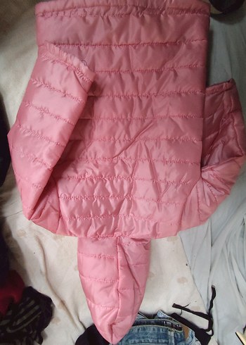 Diğer Sıfır. Pembe Kapüşonlu Kız Çocuk. için Kış Montu