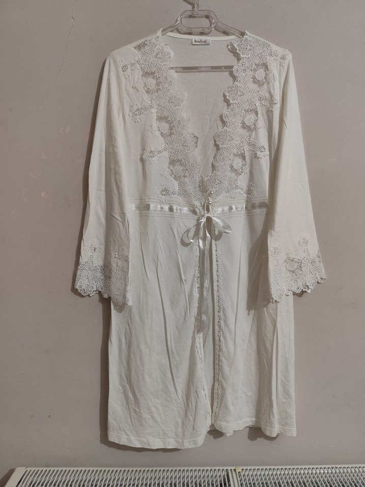 Barına : Uzun Beyaz Nakışlı Bohem Kadın Sabahlık - Görsel 2