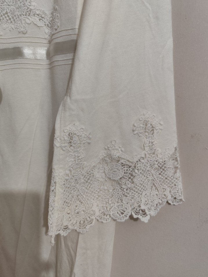 Barına : Uzun Beyaz Nakışlı Bohem Kadın Sabahlık - Görsel 5