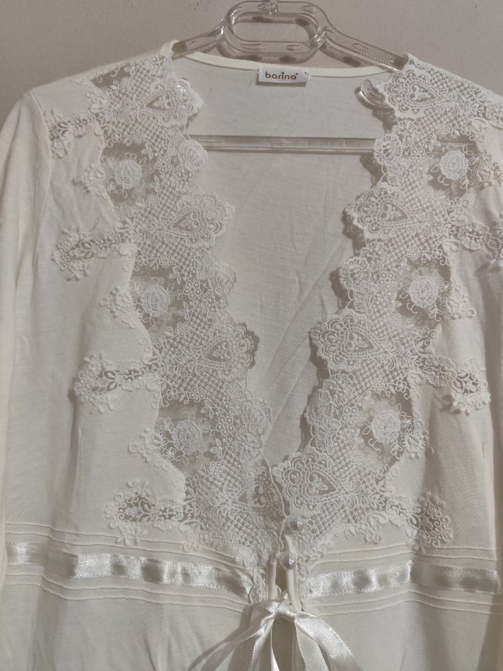 Barına : Uzun Beyaz Nakışlı Bohem Kadın Sabahlık - Görsel 3