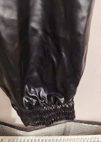 Trendyol Kadın Siyah Deri Bol Kesim Pantolon - Görsel 3