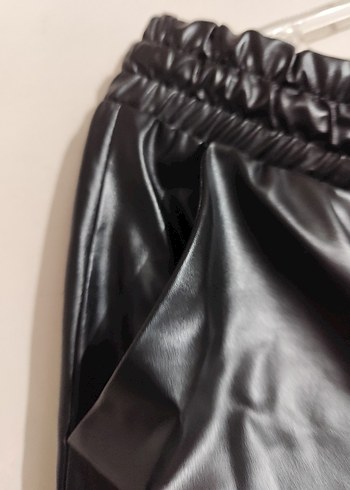 Trendyol Kadın Siyah Deri Bol Kesim Pantolon - Görsel 2