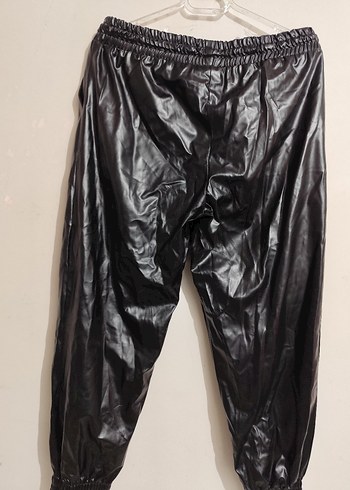 Trendyol Kadın Siyah Deri Bol Kesim Pantolon - Görsel 5