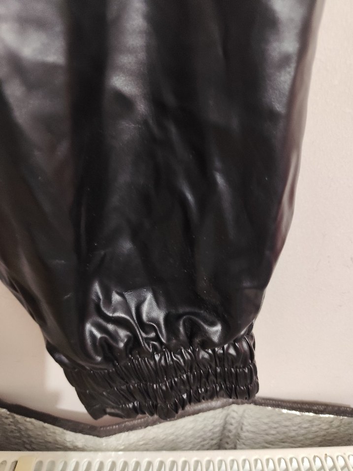 Trendyol Kadın Siyah Deri Bol Kesim Pantolon - Görsel 3