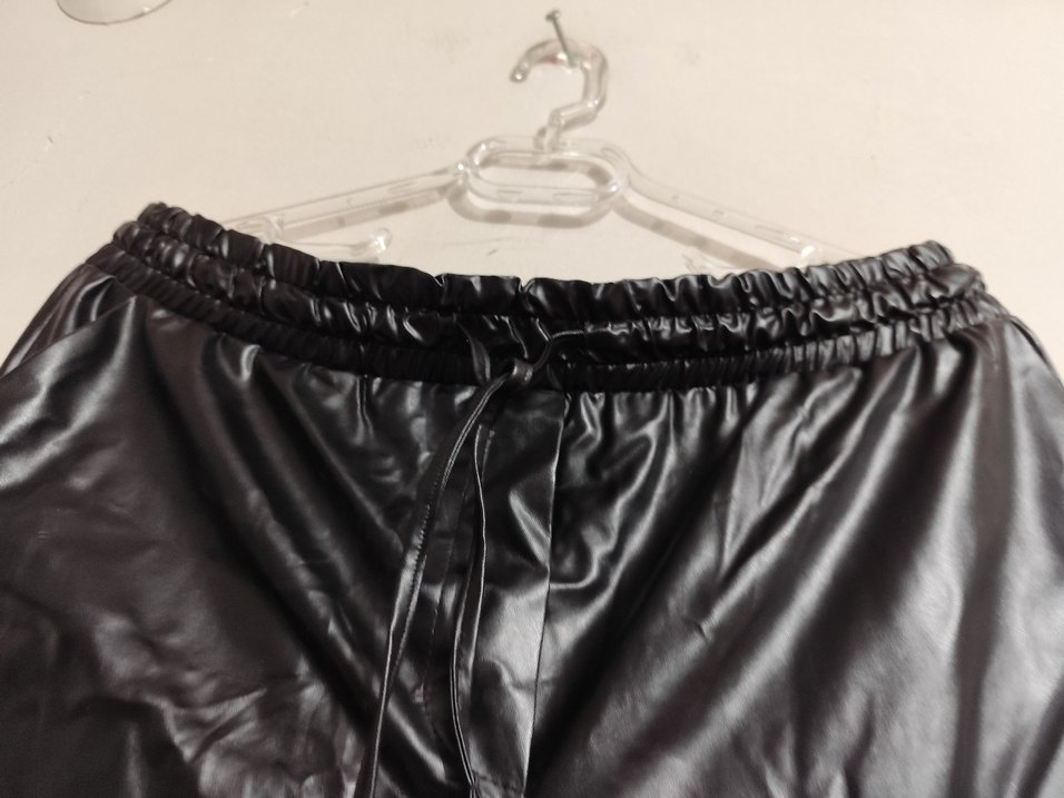 Trendyol Kadın Siyah Deri Bol Kesim Pantolon - Görsel 4