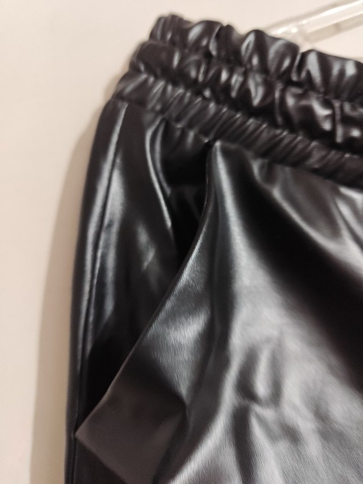 Trendyol Kadın Siyah Deri Bol Kesim Pantolon - Görsel 2