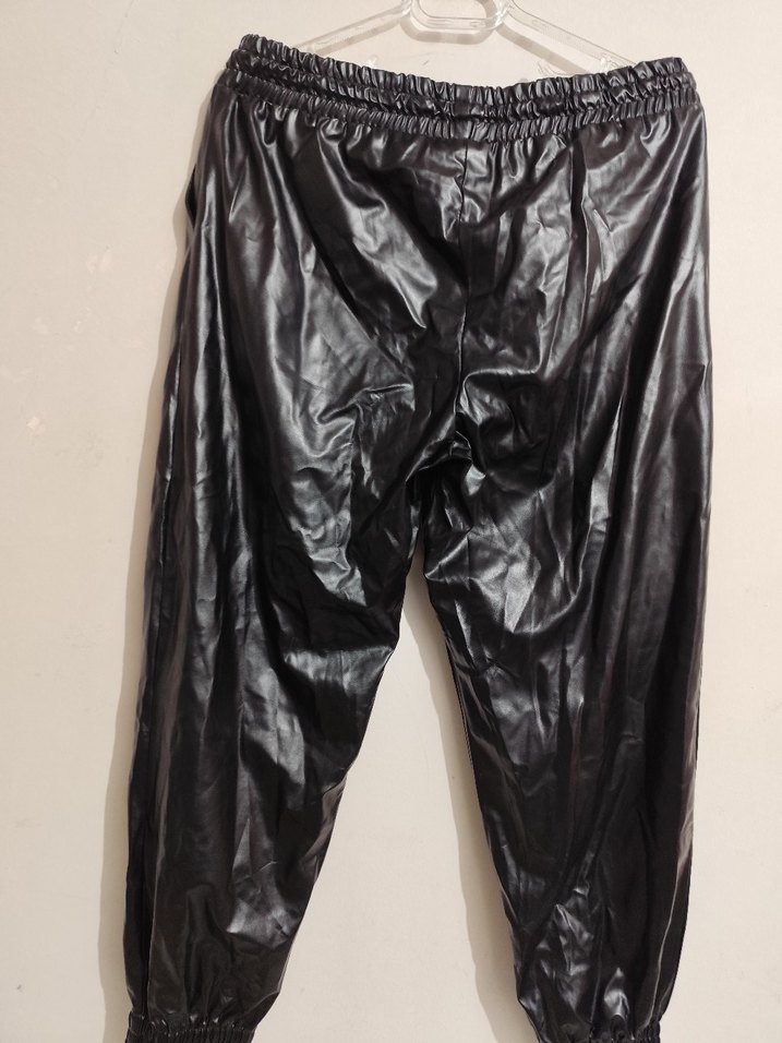 Trendyol Kadın Siyah Deri Bol Kesim Pantolon - Görsel 5