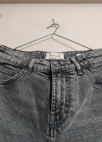 Pull&Bear : Gri Rahat Kesim Yırtık Kot Şort - Görsel 5