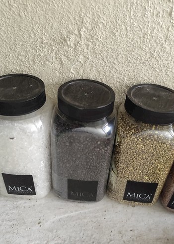 El işi. farklı. boy ve renkte taş boncuk - Görsel 2