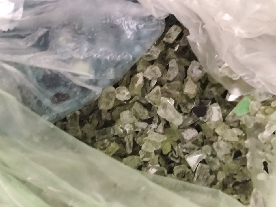 El işi. farklı. boy ve renkte taş boncuk - Görsel 5