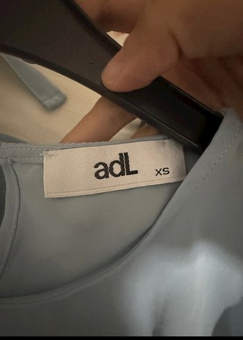 xs Beden Adil ışık Gri Kolsuz Drapeli Mini Bluz