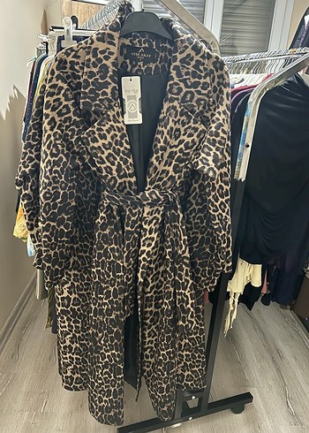 Kahverengi Leopar Desenli Kadın Uzun Kaban