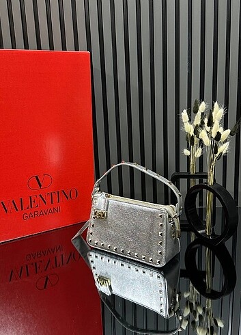 Valentino Bayan canta