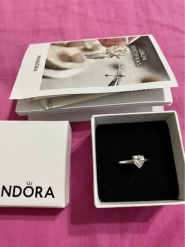 Pandora Işıltılı Kalp tektaş yüzük