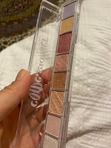 Beden Peri peri come glosser glitter paleti
