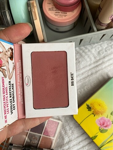  Beden The balm big date allık