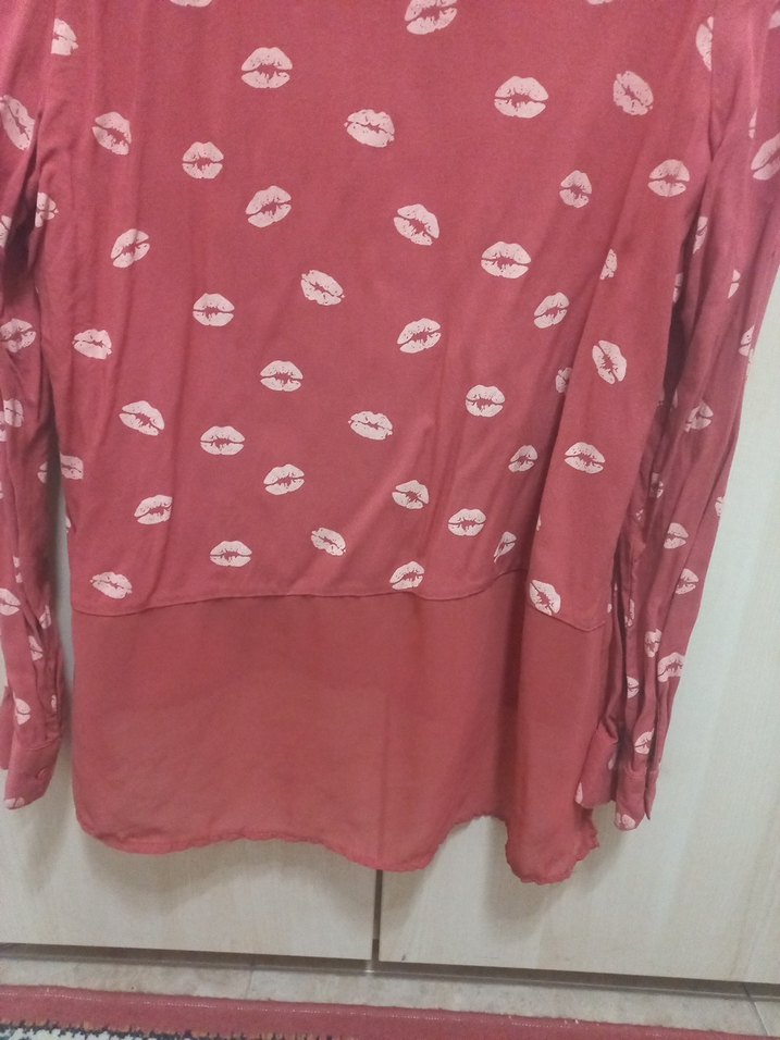 Düğmeli Kırmızı Baskılı Uzun Kollu Kadın Gömlek - Görsel 5