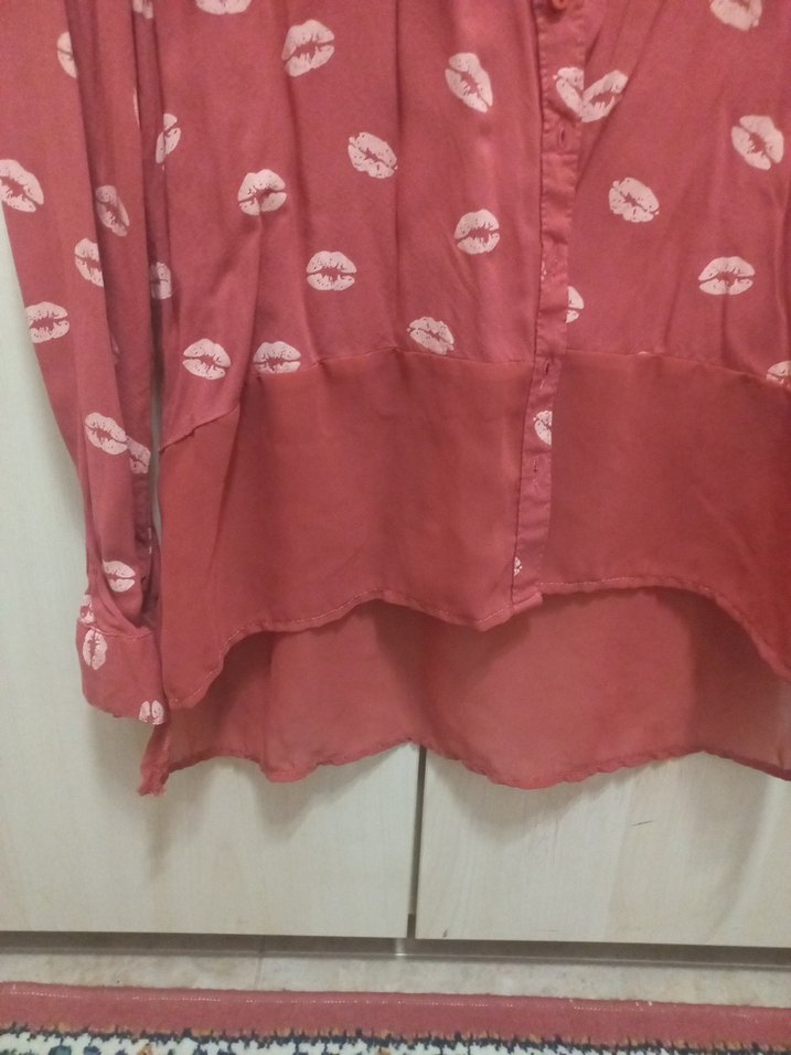 Düğmeli Kırmızı Baskılı Uzun Kollu Kadın Gömlek - Görsel 2