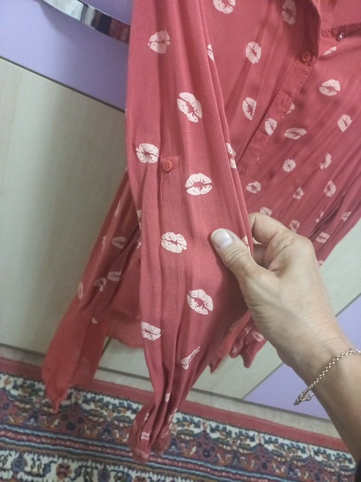 Düğmeli Kırmızı Baskılı Uzun Kollu Kadın Gömlek - Görsel 3