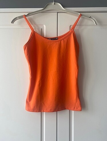 Zara askili atlet