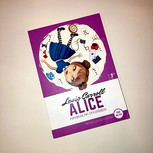 ALİCE HARİKALAR DİYARINDA