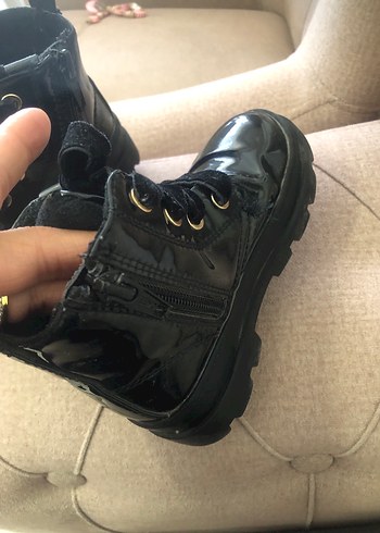 23 Beden Kız Çocuk Siyah Rugan hm bot