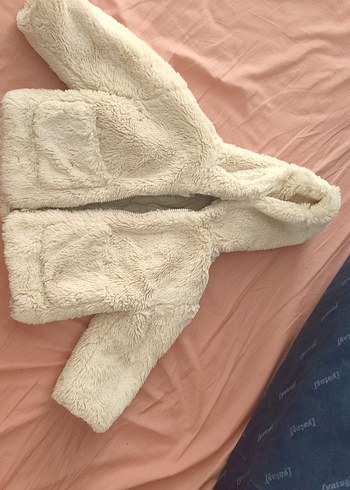 Kız Çocuk Beyaz Kapüşonlu Peluş kaban - Görsel 2