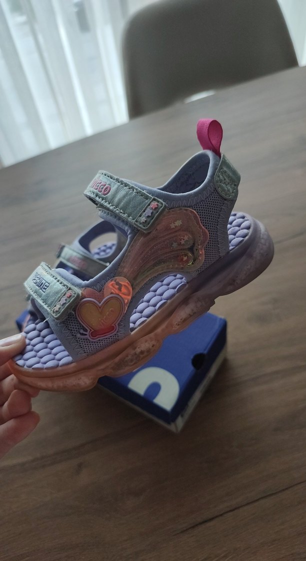 vicco marka 25 numara kız bebek ışıklı sandalet - Görsel 3