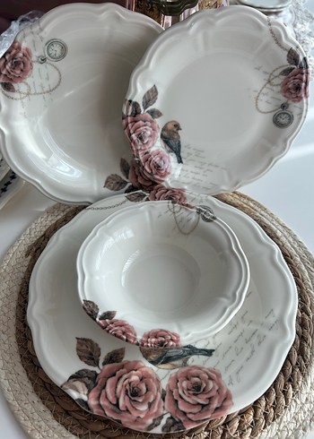 Pembe Güllü Kuş Desenli Beyaz Tabak Seti
