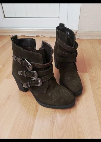 37 Beden Derimod haki renkSüet Kemerli Blok Topuklu Bot