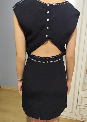 Siyah V Yaka Boncuk İşlemeli Midi Elbise - Görsel 2