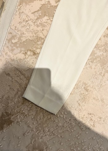 Beyaz Kemerli Midi Kadın Kumaş Pantolon - Görsel 3