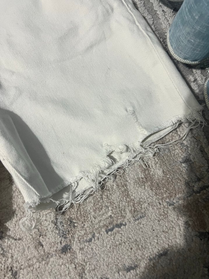 Beyaz Kadın Denim Şort - Görsel 3