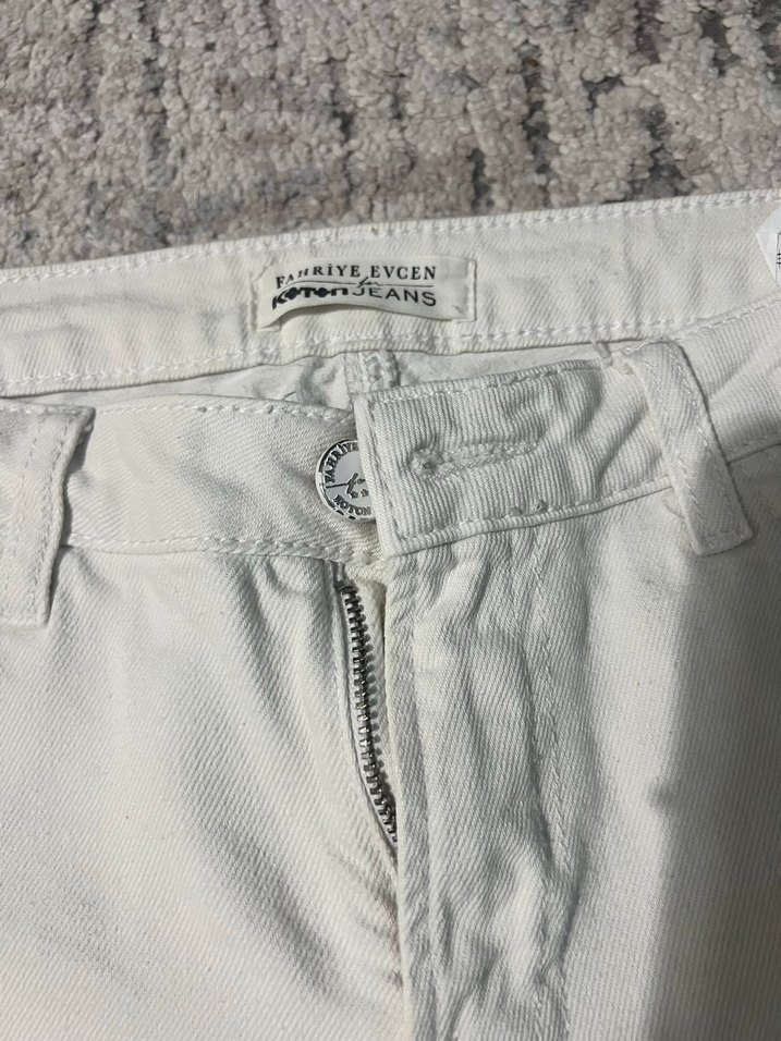 Beyaz Kadın Denim Şort - Görsel 5