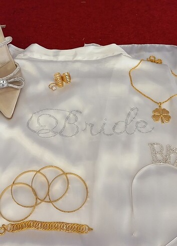 Bride sabahlık ve tacı